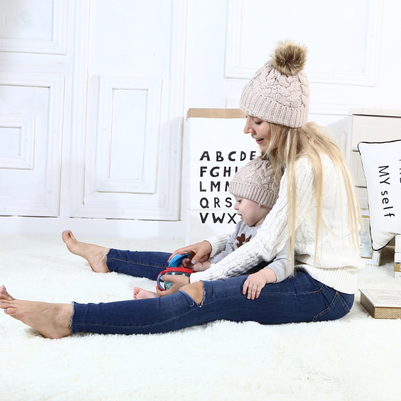 Mũ Beanie Đan Len Phối Cục Bông Xinh Xắn Thời Trang Mùa Đông Cho Mẹ Và Bé