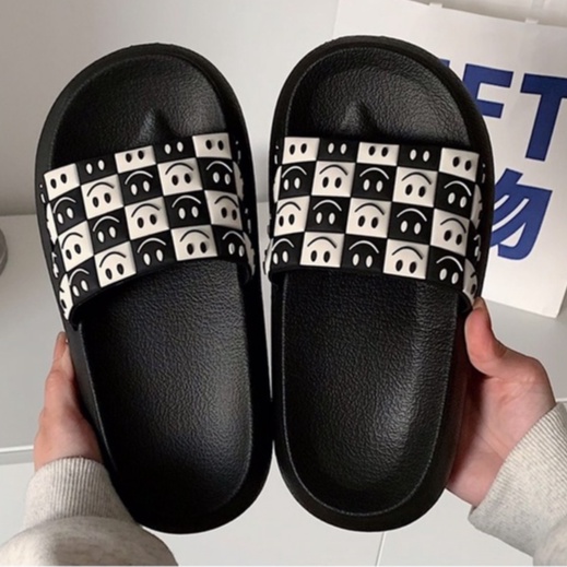 Dép Ulzzang - Dép Quai Ngang Bánh Mì chuẩn hàng quảng châu họa tiết caro mặt cười Nam Nữ