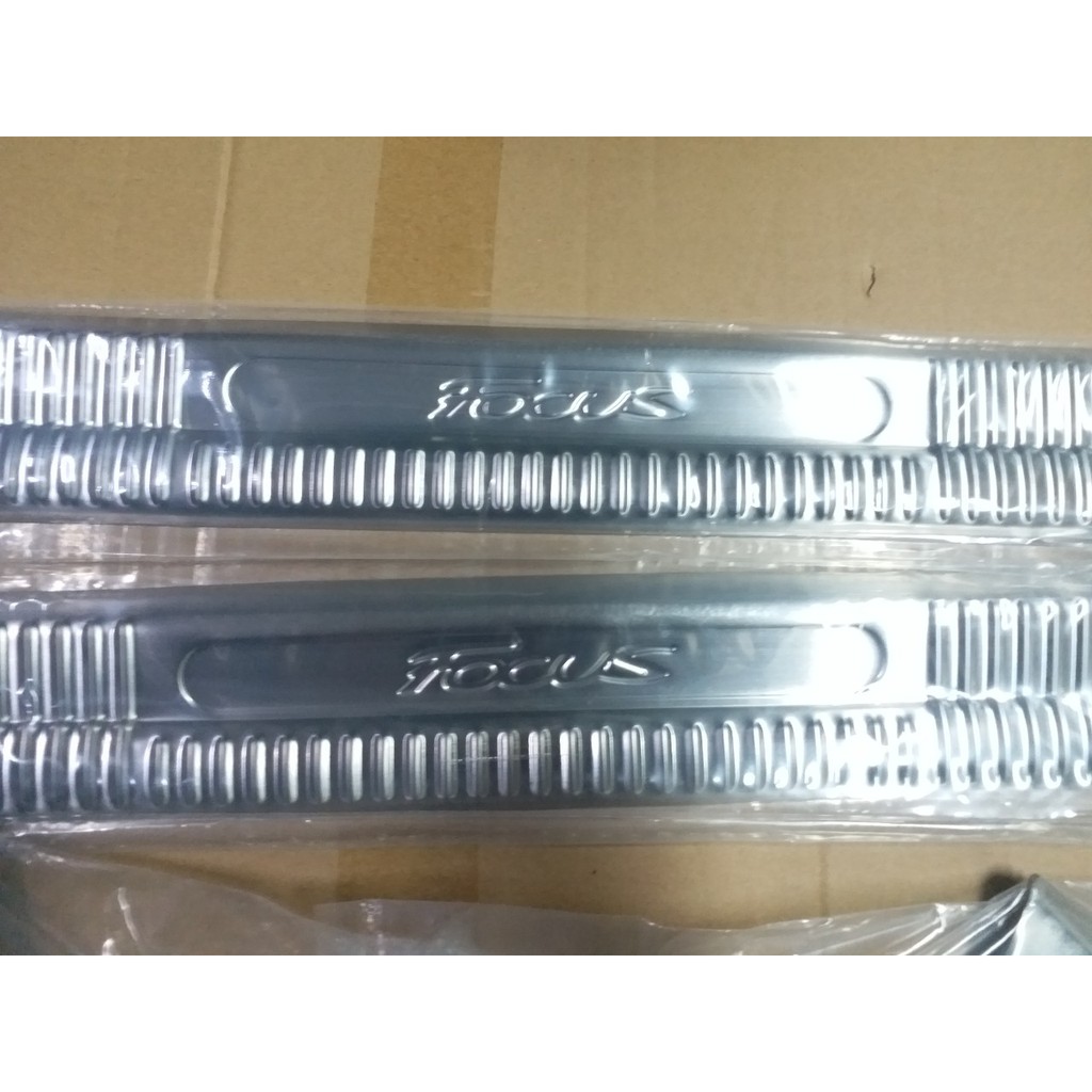 Bộ nẹp bước chân trong inox xe Ford Focus 2015-2019