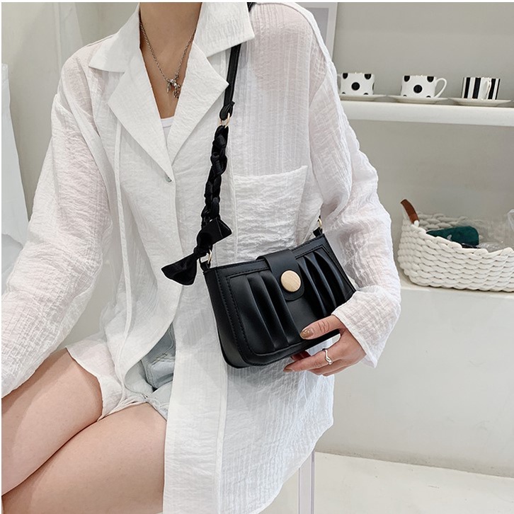 Túi xách nữ đeo vai đeo chéo khoá khuy, dây phối khăn, chất da mềm mịn cao cấp Capucha T18
