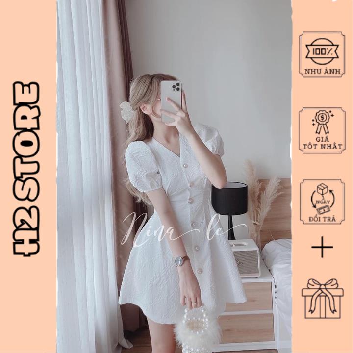 Váy trắng gấm cúc ngọc chun lưng sau cổ V tay bồng