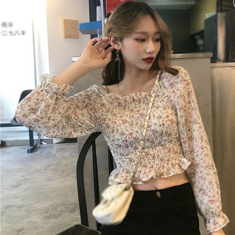 Áo tay ngắn cổ vuông in hoa kiểu dáng quyến rũ