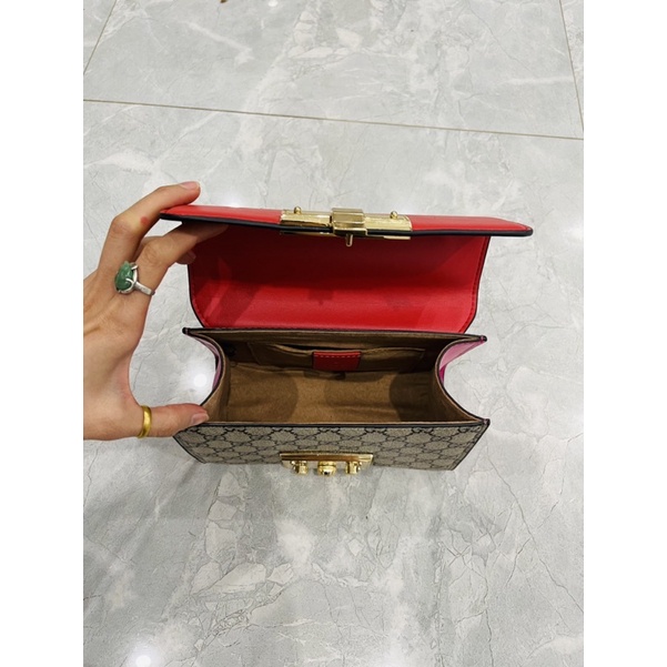 Túi xách da thật size 20, đeo vai và đeo chéo được, độ mới 98%,hiệu cod đầy đủ ạ!