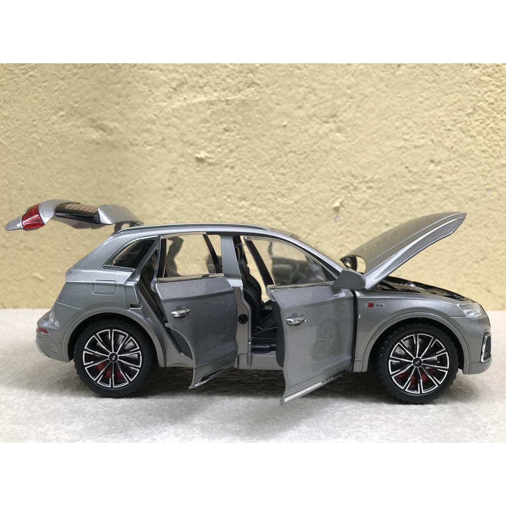 Xe mô hình ô tô AUDI Q5 2022 1:24