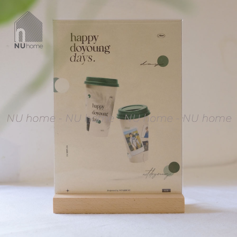Menu mica đế gỗ - Tent card | nuhome.vn | standee để bàn được thiết kế đơn giản mộc mạc và đẹp mắt