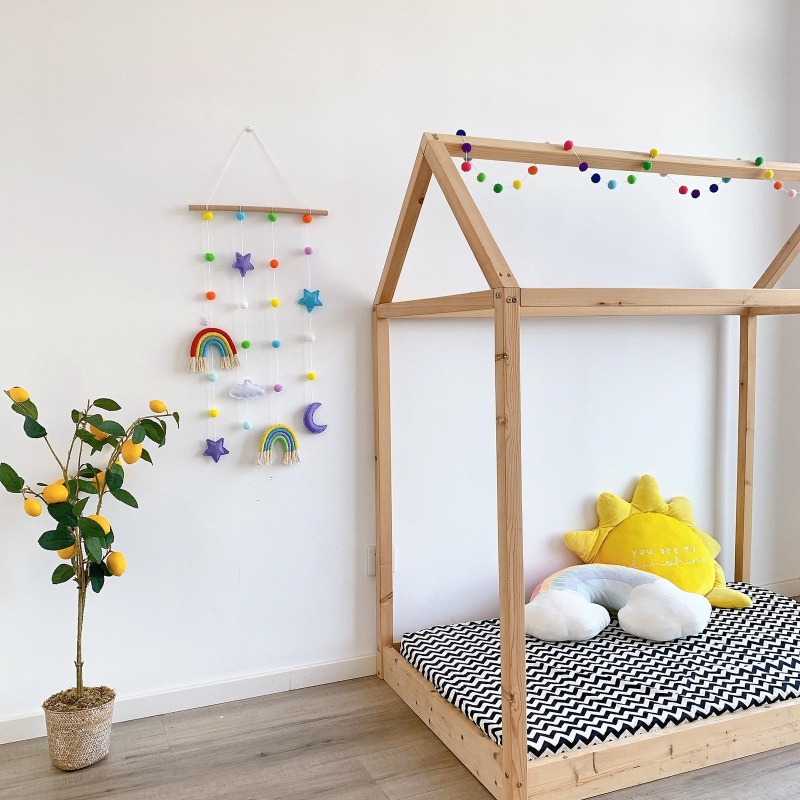 Giá Đỡ Trưng Bày Ảnh Treo Tường Kèm Bóng Lông Màu Cầu Vồng Độc Đáo Trang Trí Nhà Cửa