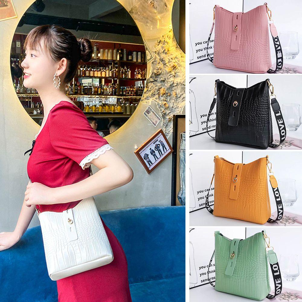 Túi Đeo Vai Họa Tiết Da Cá Sấu Phối Dây Xích Có Khóa Dành Cho Nữ