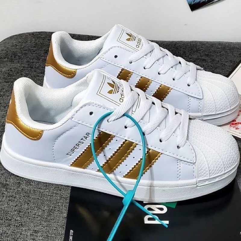 giày adidas full box kèm ảnh thật chốt qua facebook