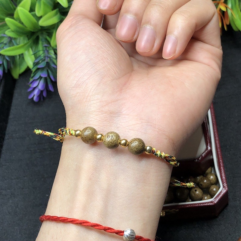 Vòng Tay Hạt Trầm Hương kết dây Chỉ Ngũ Sắc - Bình An, May Mắn