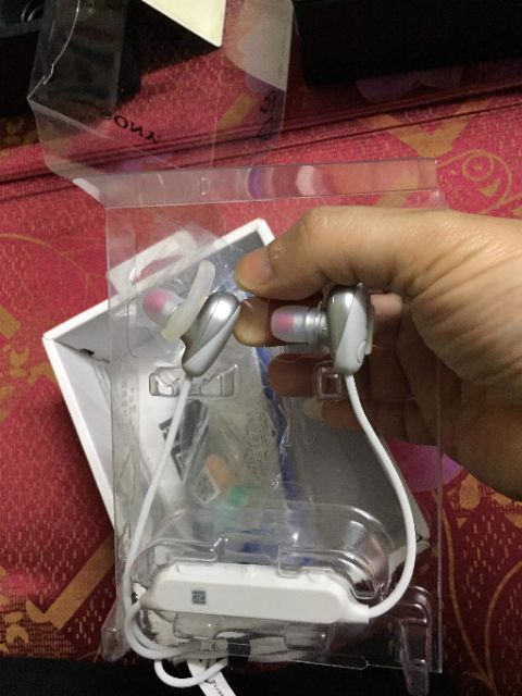 Tai nghe Sony WF-SP600N/BME black & white like new 99%