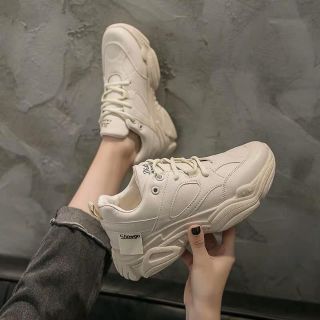 Giày thể thao cho cả nam và nữ