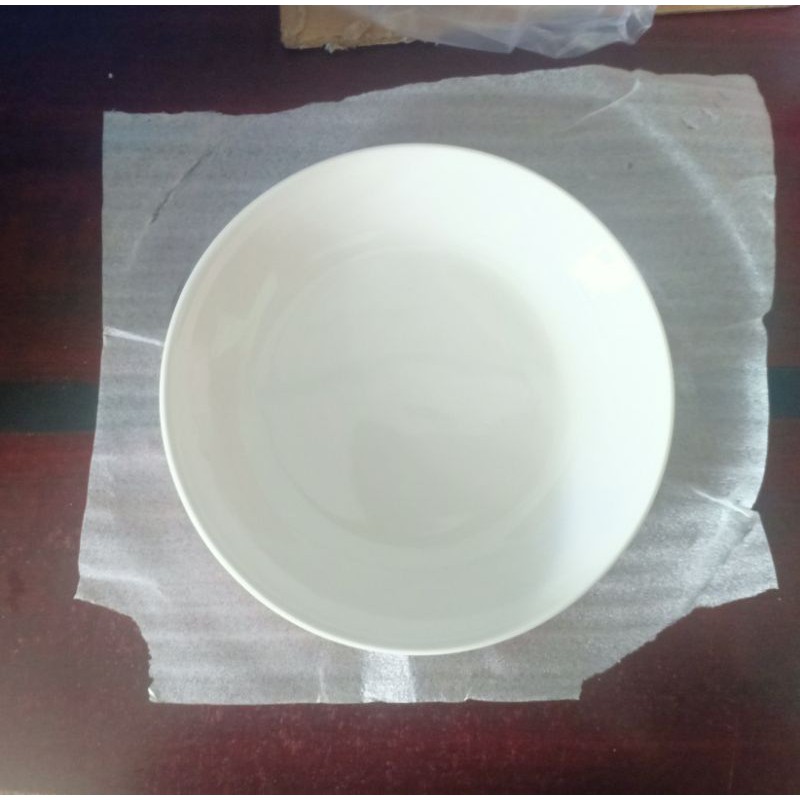 Đĩa sứ hứng nước chậu cây - KT: R15.5 x Đ10 x C2.7cm