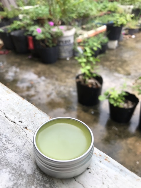 Cao xoa giảm đau bụng ngày kinh nguyệt