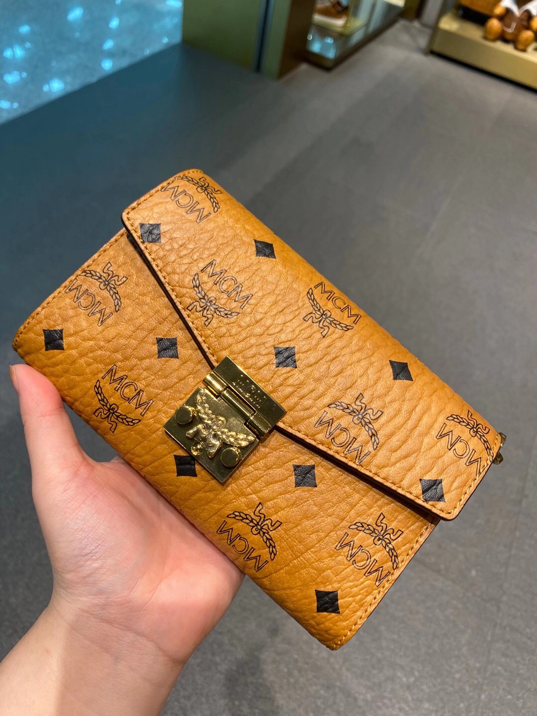 Túi đeo chéo phong cách Hàn Quốc thời trang có hộp đầy đủ 21x9 X 12cm X 2021 | BigBuy360 - bigbuy360.vn