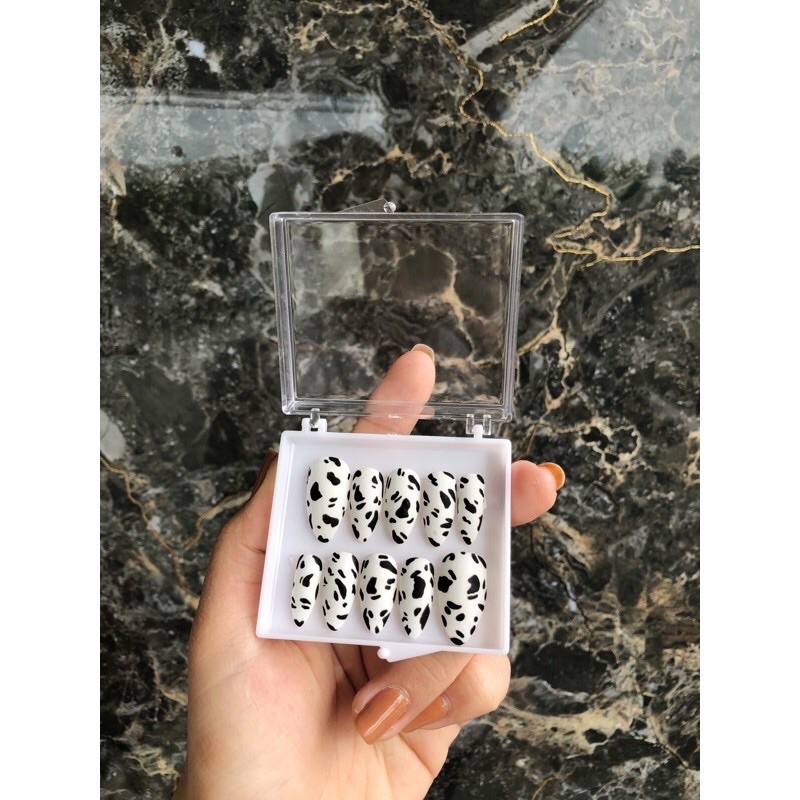 Móng giả thiết kế BÒ SỮA