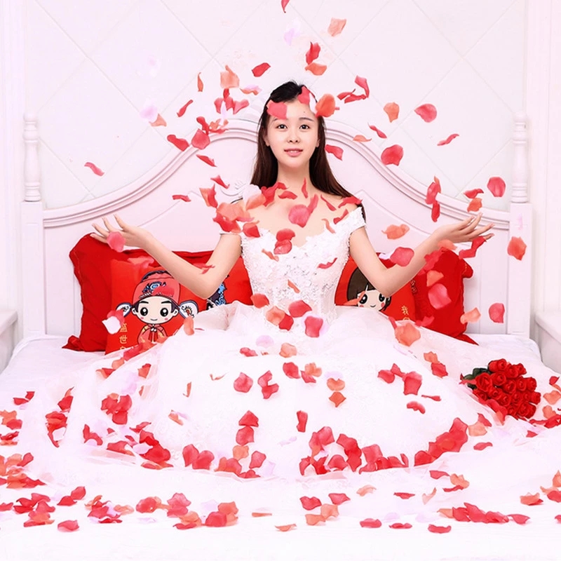 Set 100 cánh hoa hồng giả dùng trang trí tiệc cưới lãng mạn