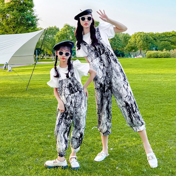 Set Áo Thun Tay Ngắn + Quần Yếm Phong Cách Đường Phố Thời Trang 2022 Cho Mẹ Và Bé