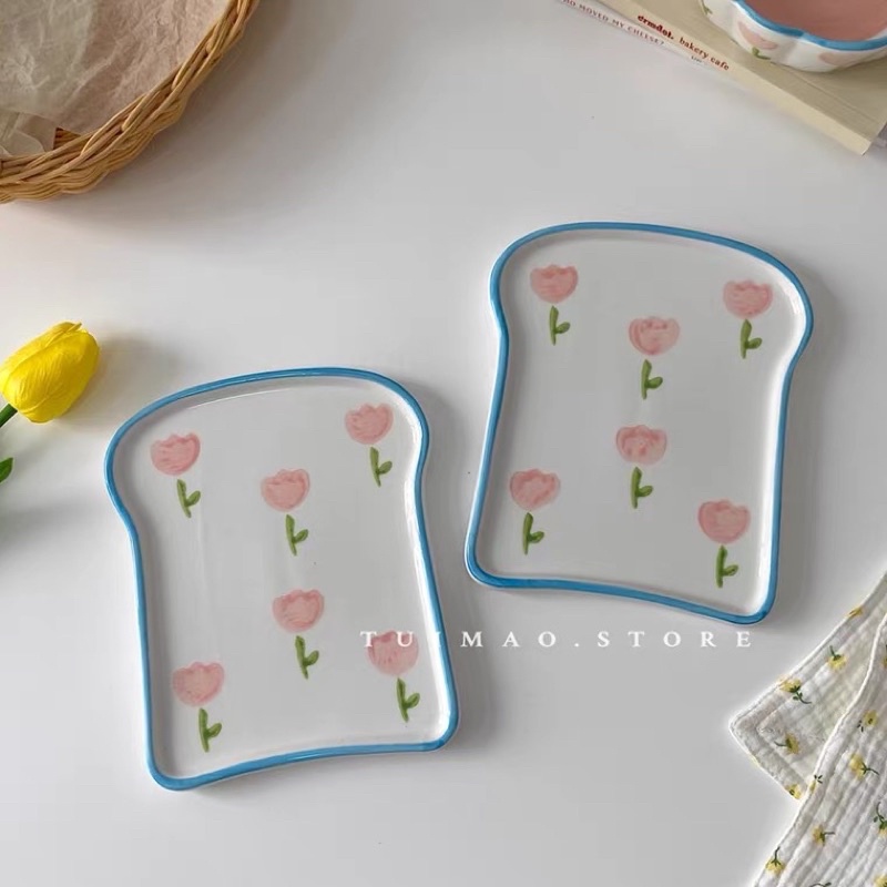 Đĩa gốm sứ hình dáng bánh sandwhich hoạ tiết Tulip dễ thương