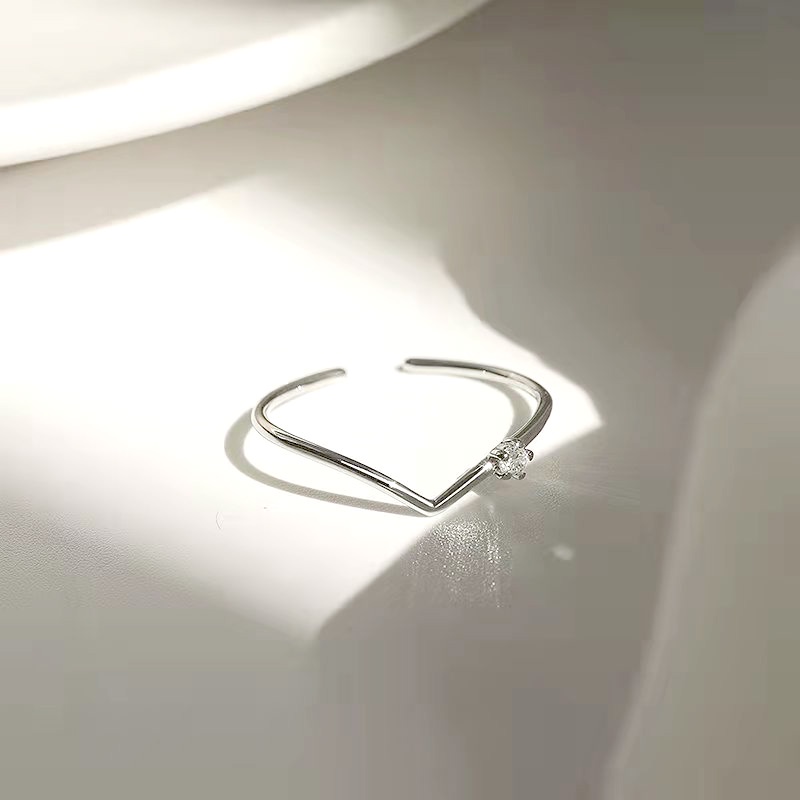 Nhẫn Đeo Tay Kim Loại Hình Chữ V Đính Đá Lấp Lánh Thời Trang Cho Nữ