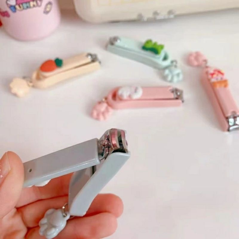 Bấm Móng Tay Nail Clipper Kèm Charm Chân Mèo Cute