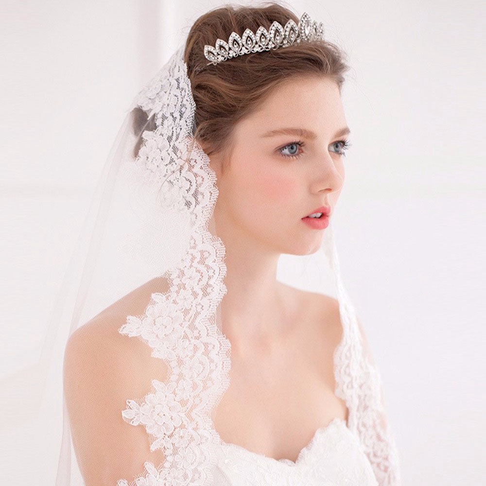 Vương miện đính đá tinh tế sang trọng dành cho cô dâu