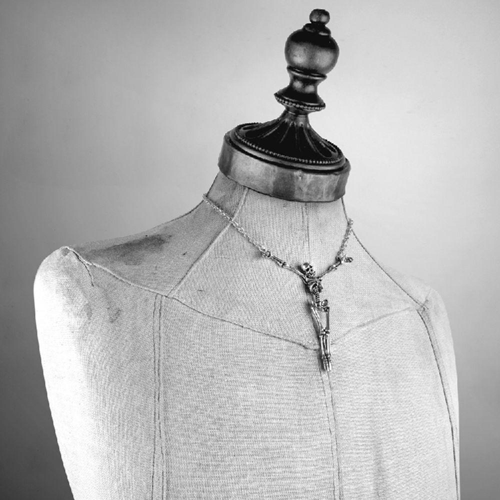 Vòng cổ Hợp Kim Thép Không Gỉ Hình Bộ Xương Phong Cách Gothic Cho Nữ