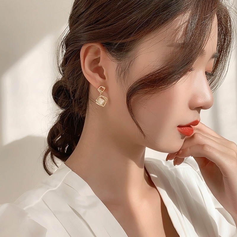 Khuyên Tai Đính Đá Ngọc Trai Nhân Tạo Phong Cách Hàn Quốc Sang Trọng