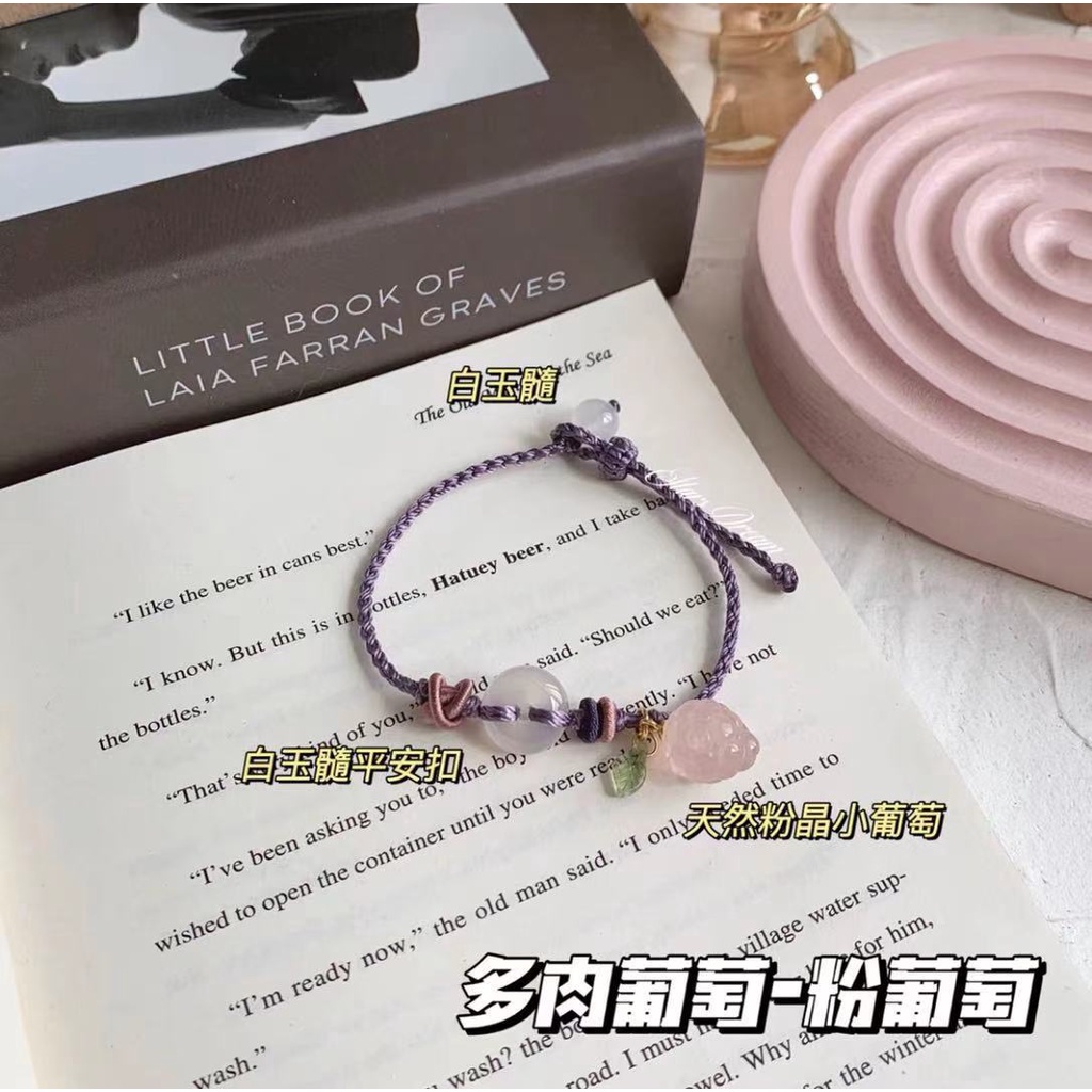 Vòng tay gắn đá thạch anh tím thật hình quả nho nhỏ và hạt màu trắng có khóa an toàn