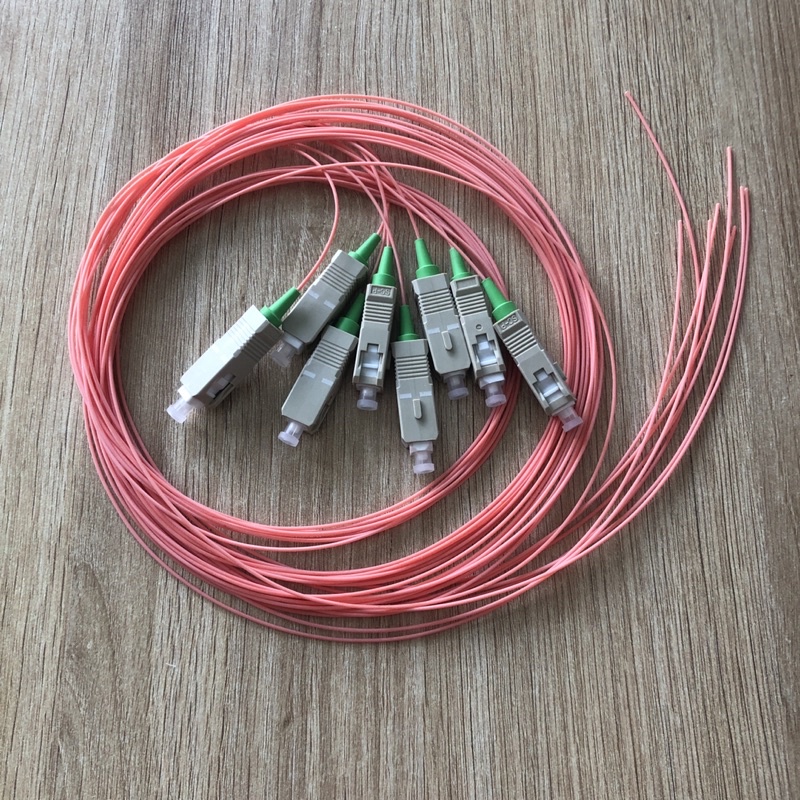 1 dây pigtail SC/UPC, Multimode OM2 dài 1.5M phi 0.9mm(Dây nối quang đa mốt OM2 SC/UPC)