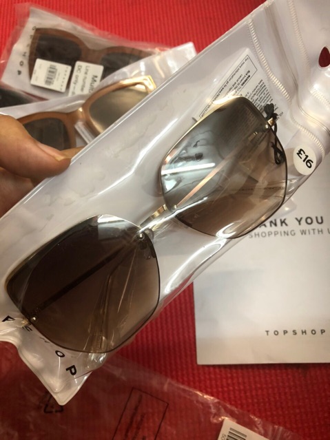 Kính thời trang nữ Topshop MARISSA Brown Feline Sunglasses, màu nâu, giá gốc 16 Bảng Anh (khoảng 500k)