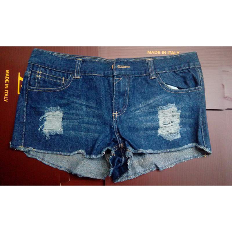 Quần short jean rách cá tính