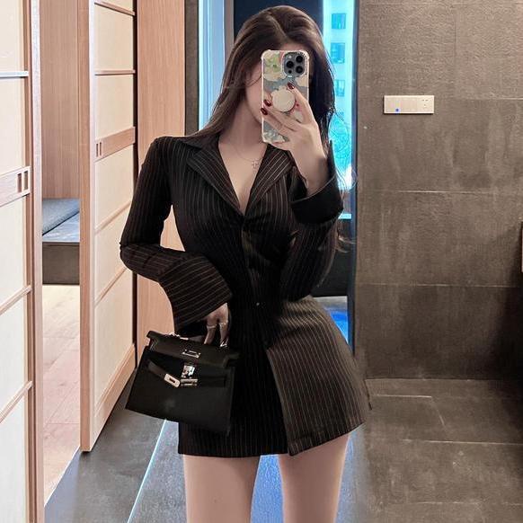 Áo Sơ Mi Đen Eo Cao Kẻ Sọc Đơn Giản Phong Cách Mới Mùa Thu 2022