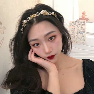(Sẵn) ✨ Bờm tóc dạ tiệc đính ngọc đen trắng bươm bướm chạm khắc tinh tế lấp lánh sang chảnh