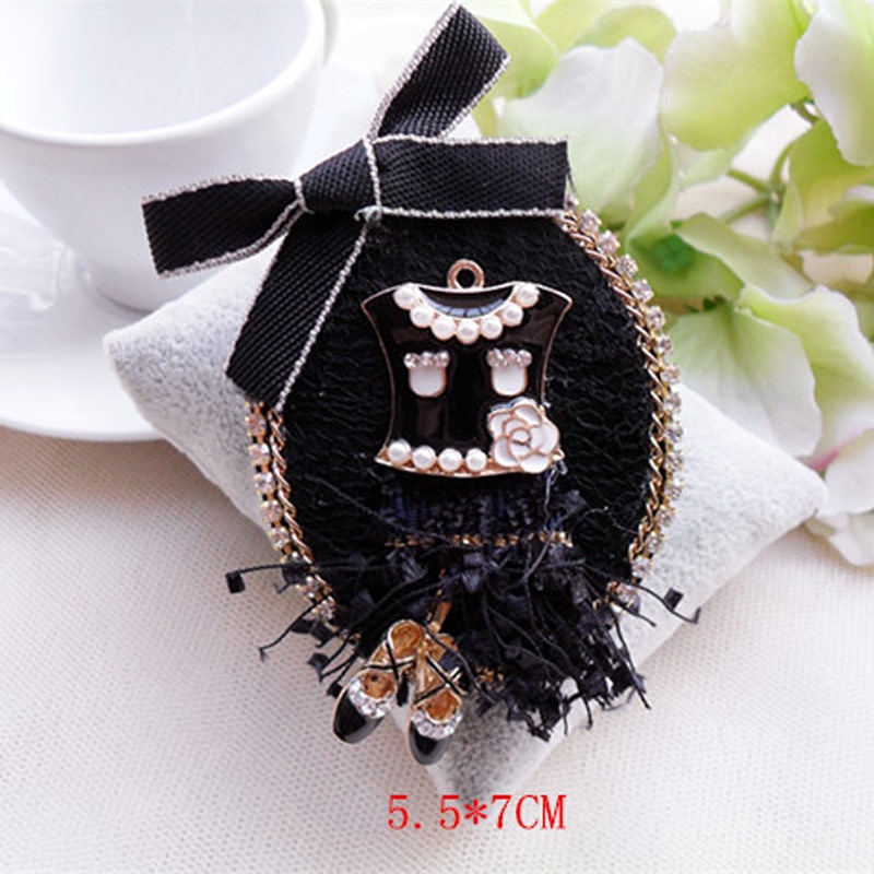 Trâm cài áo hình hoa trà đính ngọc trai sang trọng