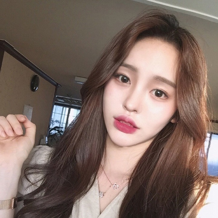 [Hàng mới về] Son môi chống phai màu dưỡng ẩm thiết kế vỏ hình viên kim cương thích hợp cho học sinh | BigBuy360 - bigbuy360.vn