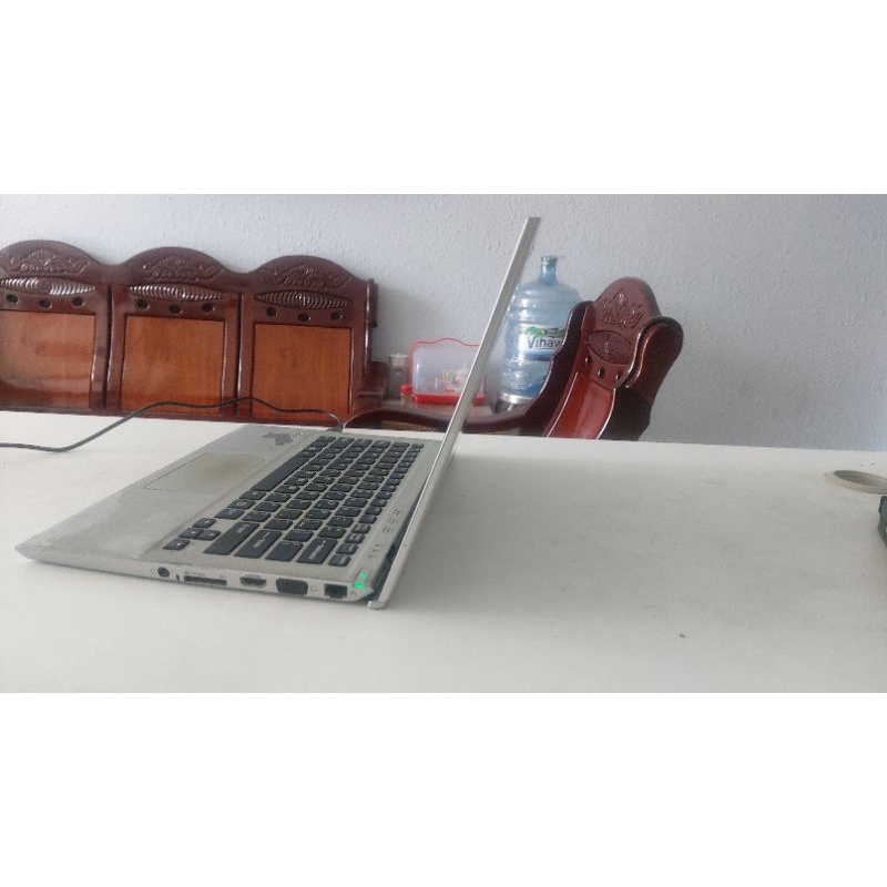 Laptop i5 ssd 128gb win 10 ram 4gb bể kính như hình