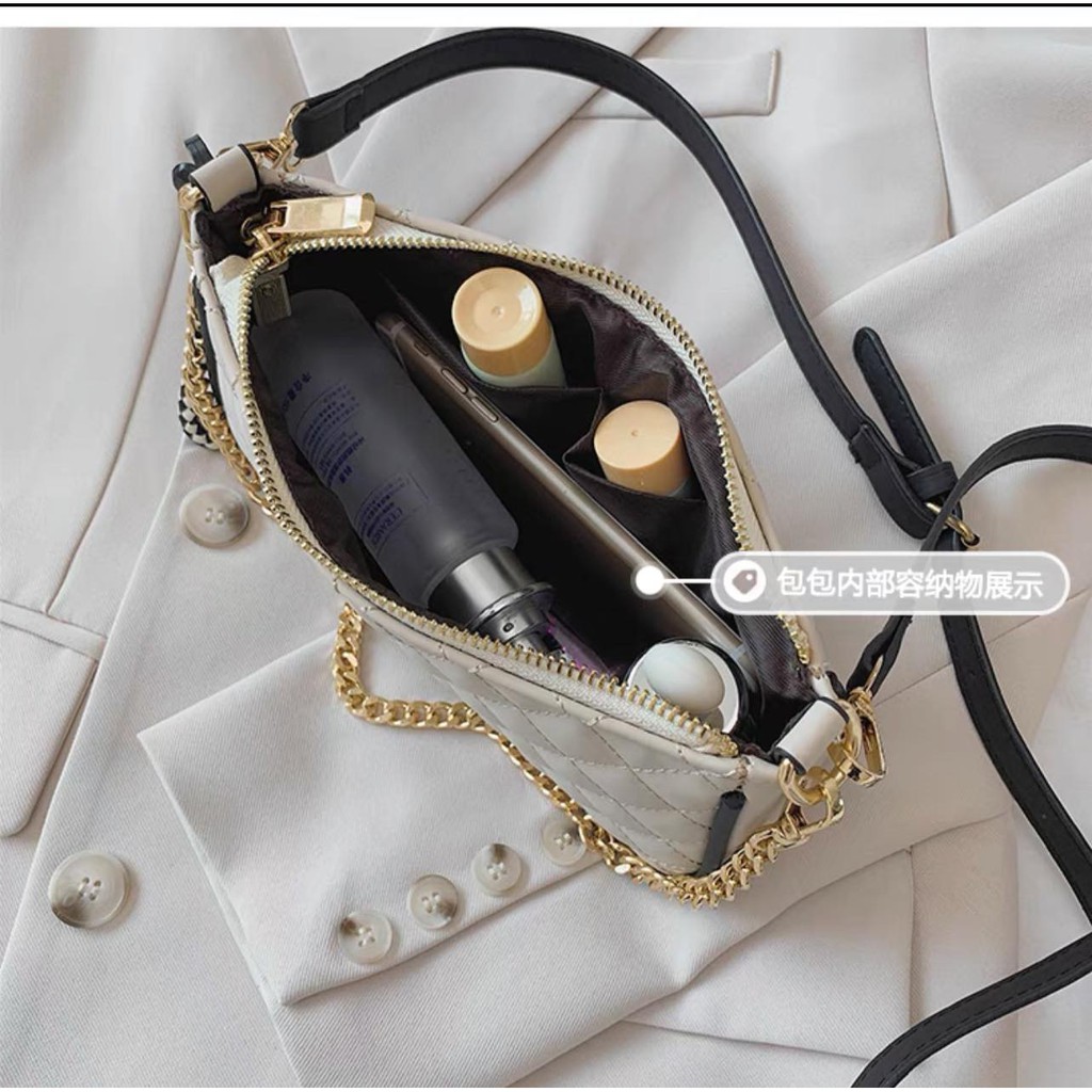 Túi đeo chéo nữ kèm móc gấu 69K,💖FREESHIP💖,size 18 cm | BigBuy360 - bigbuy360.vn