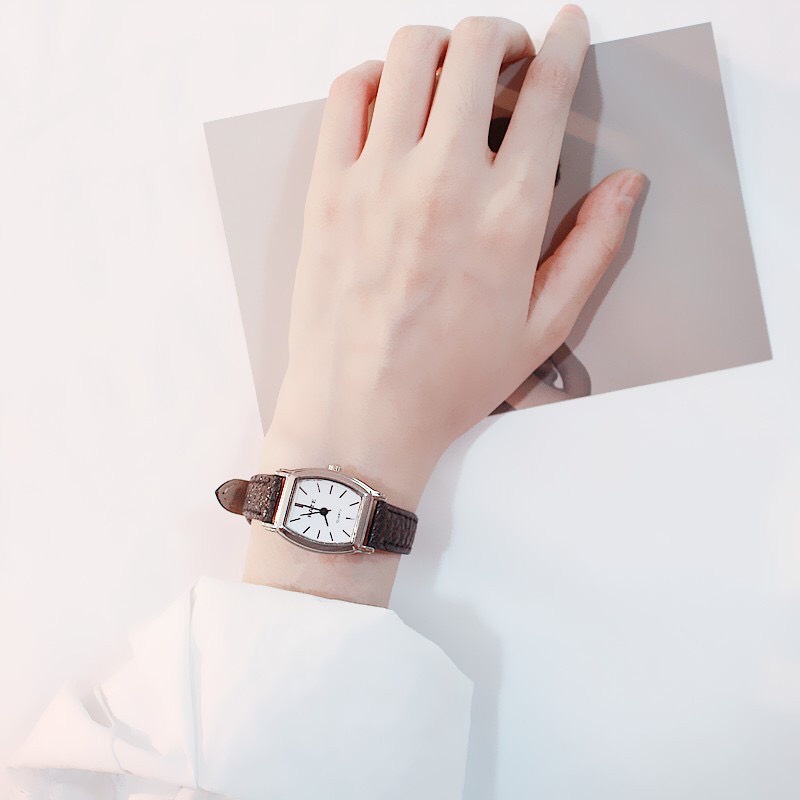 Đồng hồ thời trang nữ cấp Q.uart dây da mặt ovan sang trọng lịch sự DH10