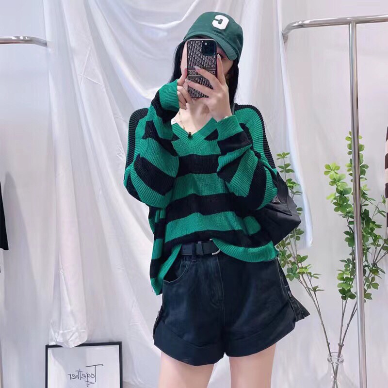 G37. 12318. ÁO LEN KẺ SỌC CỔ TIM HOT HIT