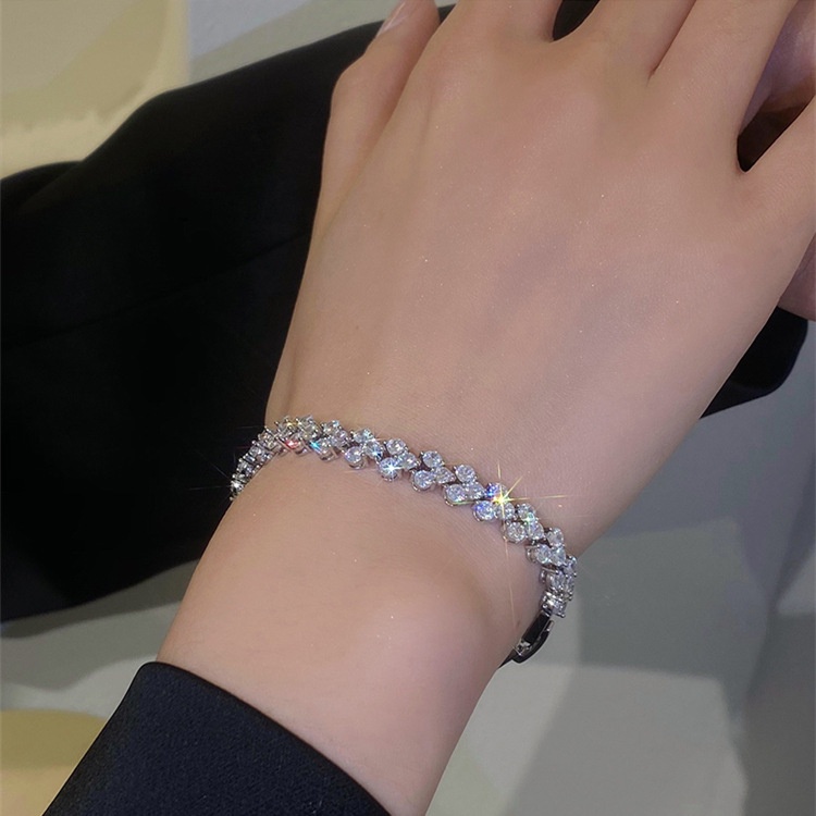 Vòng đeo tay dát zircon trong suốt tinh tế cho nữ