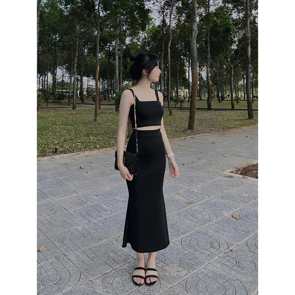 chân váy loe thun đuôi cá - áo croptop 2 dây đen