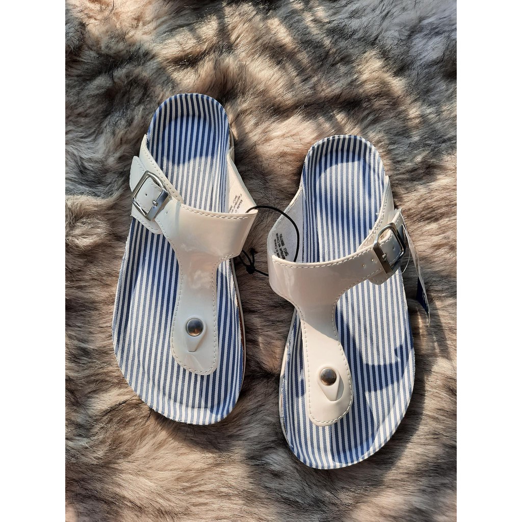 Giày xuất cho bé