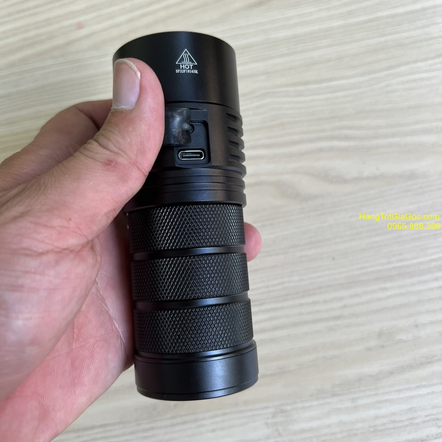 Đèn pin siêu sáng Sofirn Q8 Pro dùng 4 pin 12000 mAh siêu khỏe, 4 bóng led XPL50 độ sáng 11000LM