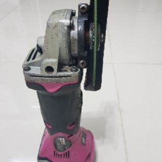 Máy cắt cầm tay dùng pin 14.4v.