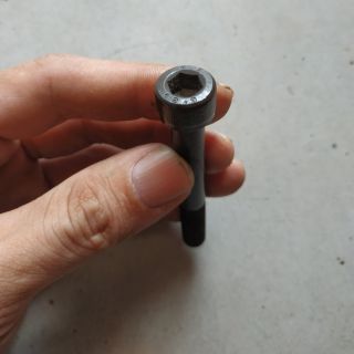 BULON ĐẦU LỤC GIÁC ĐEN 10LY DÀI 10CM