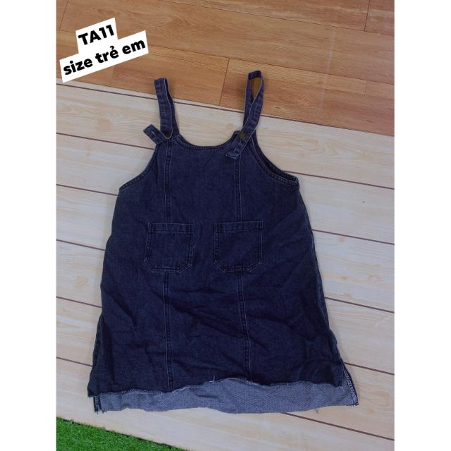 Đầm yếm jean đen (size nhỏ 30kg-35kg). TA11