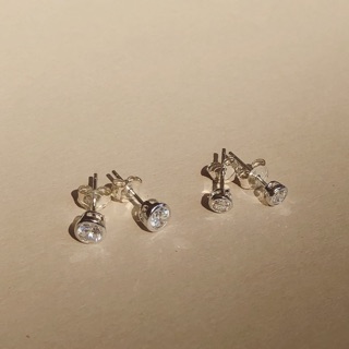 [Mã SKAMLTSM9 giảm 10% đơn 99K] Khuyên bạc nụ đá trắng được bọc bằng bạc dày dặn