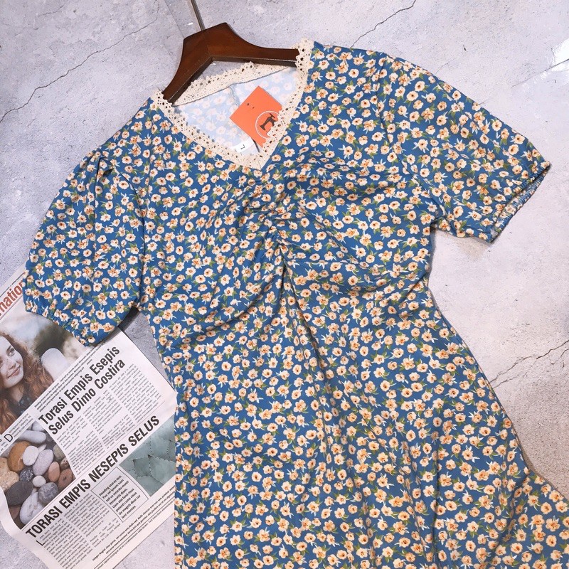 [Mã FATHANG5 giảm 10K đơn 50K] [BÁN SỈ] Váy Nữ Dáng Midi Hoa Xanh Siêu Tôn Da Cổ V Phối Ren Siêu Điệu_Cực Xinh | BigBuy360 - bigbuy360.vn