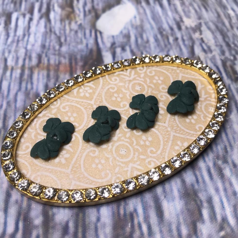 Hoa nail gắn móng tay