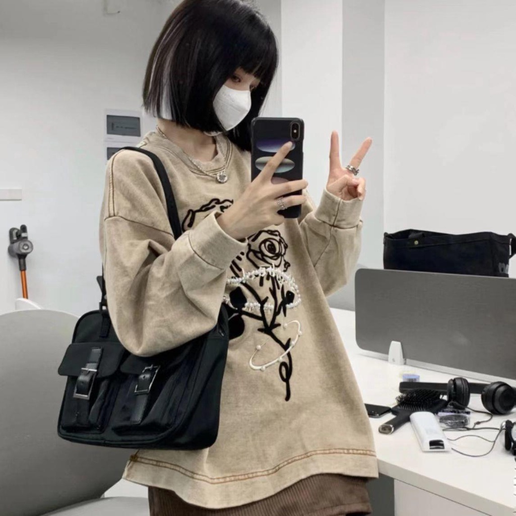 Áo Sweater Cổ Tròn Dáng Rộng Thêu Hình Hoa Hồng Thời Trang Thu Đông Phong Cách Retro Mỹ Mới